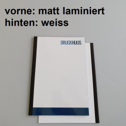 Broschüre Fastback-Bindung - Deckblatt matt laminiert (erstes Blatt von Dokument), Rückkarton Weiss